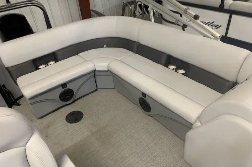 Bentley tritoon bow