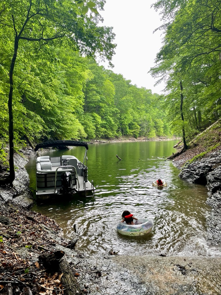 Kids swimming from the boat on Lake Cumberland
